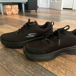Sketchers Arch Fit Size 8